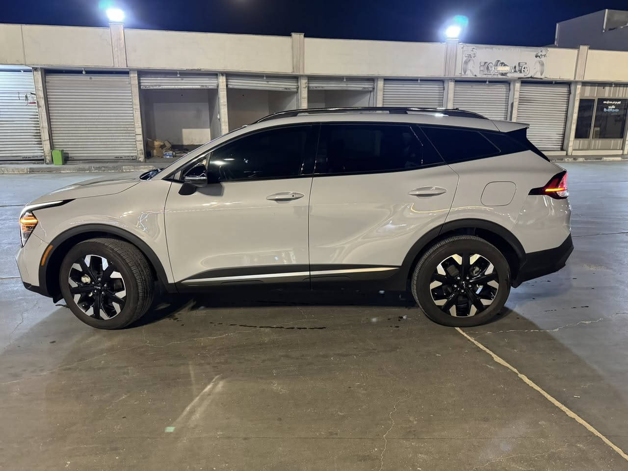 Sportage2024 xline 
بدون ايرباك
ماشيه 16000
الحادث حافه الجاملغ الامامي شبر وصار شويه بارد بقبق الجنطه
المواصفات
بانوراما
بصمه
تشغيل عن بعد
رادارات
حساس وكامره خلفيه
كشن حار
كشن كهرباء
تحديد مسار وقياده شبه ذاتيه
وباقي المواصفات المعروفه
مكانه حله
***********
