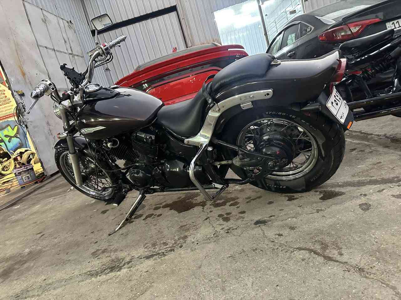 السلا عليكم للبيع هارلي دراك ستار 400 رقم بغداد دراجه نضيفه ماشيه 8الاف على ايدي كله كزوز بوابه  نقصه شغلات بسيطه  للستفسار *********** السعر 18وبيه مجال
