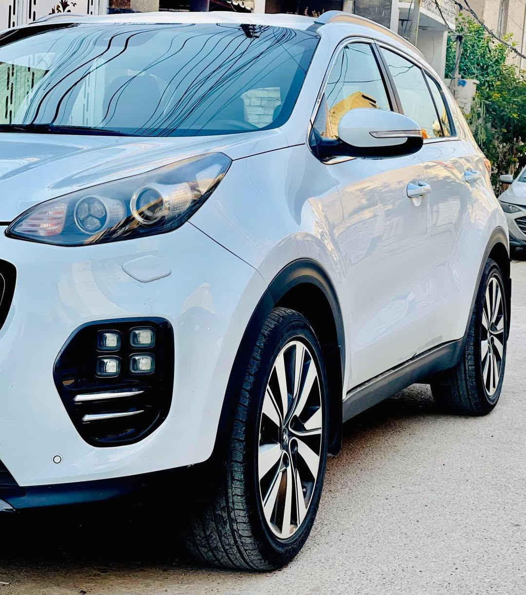 سلام عليكم
كيا سبورتج خليجي ٢٠١٨ الدولية
 تحويل مباشر رقم بغداد سنويه جديدة
السيارة كفالة عامة من التبديل والصبغ 
فقط بارد بسيط 
كير ومكينة مكفولات وجاهزة
مكينة٢٠٠٠ دوش
نص مواصفات 
كامرة خلفية دوارة
داخل حمصي واسود
مري شفط
مانع انزلاق
مانع انحدار
حساس امامي خلفي
تبريد قطعتين 
شباك X 
بلوجكتر رباعي
كشنات جلد ومخمل 
خمسة ويل كب 
فول تحكم ستيرن 
ثلاث انظمة قيادة
تخم تاير جديد
السيارة نظيفة وجاهزة مابيهة نقص انشاء الله
السعر ١٨٠ وبيه مجال بسيط
مكان السيارة بغداد السيدية

***********
