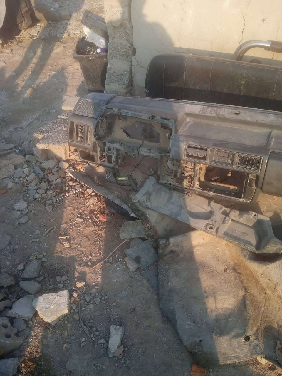 سلام عليكم عراض تفصيخ كيا بسته محرك مال بريجو 3000بي تبخير وتنقيص وكير مال حاويه وبيبان بلاديه باب سلايت وجام واكسل ودشبول وهذا رقمي ***********
