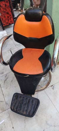 كرسي حلاقة • مراية حلاقة • ميز حلاقة