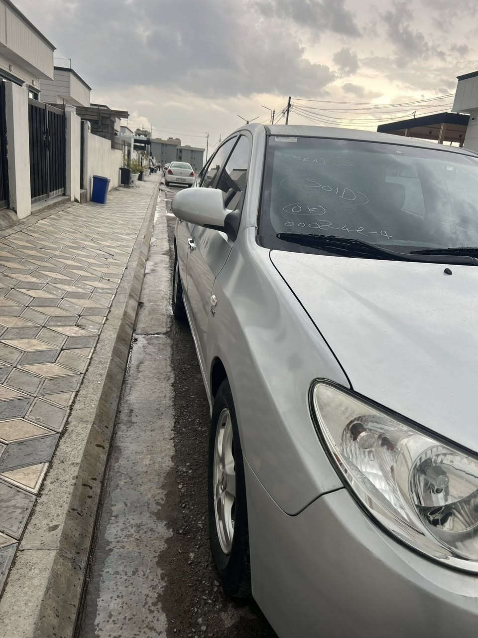 ئاڤانتی ٢٠٠٧ لۆۆک
سەقف و کەڤەرو دەعم بەشەرت

تەبریدی ساردو گەرم بئ عەیب

چوار تایەی لۆکی لەسەرە

ناو سنوق و سپیری لۆۆۆک

سەیارەکە جایزەو ماڵی دۆستە…

سعری ٤٨ گەلا مەجالئ کەم…. لە شارەزورم

***********
