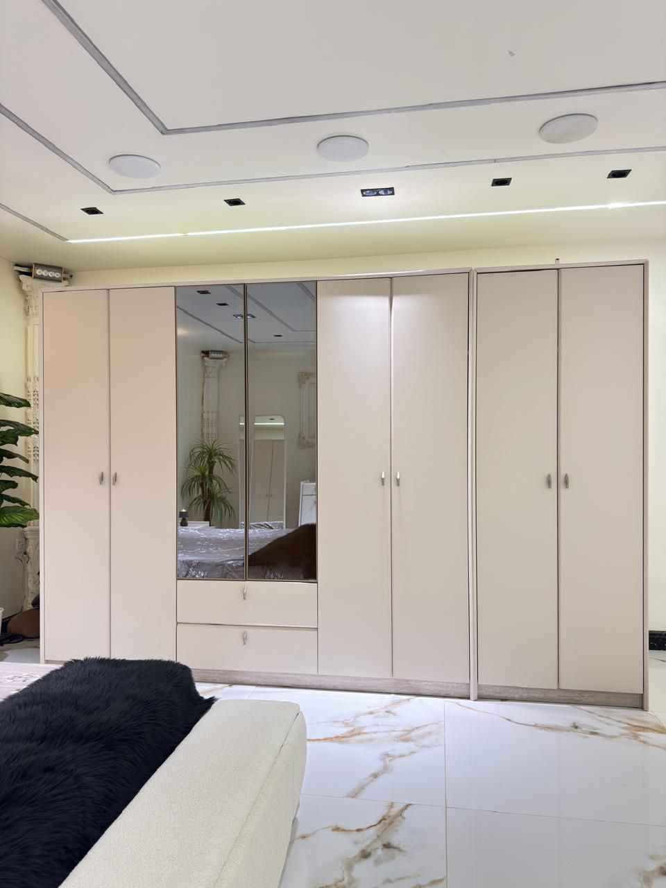 *أجمل موديلات المودرن في السوق*
*موديل        موستنك        بشكله الجديد*
*10 قطع             كنتور ملحق 330*
❇️ قياسات ضخمه 
❇️ ميز تواليت عملاق
❇️ اللون الجديد المتميز 
❇️ السرير والشازلونه مخزن
⭕️ زجاج برونزي مطلي   و   *مطّرش*
❇️ إناره بالكومديات   *LID* ✨✨✨
❇️ المصنع الأصلي 
❇️ برغي وجوي حديد    🔩🛠️
💰 *السكه ثلاثيه المراحل*
💰*أطراف الغرفه كلها 📐 45*
☄️ *قماش خاولي*
☄️ يدات حديد
🆘  *أرضيات وخلفيات بلوك

السعر مليون و750 الف 

توصيل بغداد مجانا 
اطراف 20 الف 
محافظات 100 الف بغداد, العراق


**إذا كنت صاحب هذا الإعلان وتريد حذفه لأي سبب، رجاءا أرسل رسالة إلى الدعم الفني**