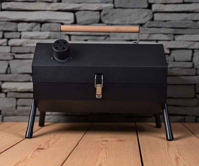 شواية باربيكيو محمولة (Portable Barbecue Grill) من الطراز YZ-2023. تم تصميم هذه الشواية لتكون سهلة النقل والاستخدام في النزهات الخارجية وحفلات الشواء المنزلية. 
المواصفات الأساسية:
الموديل: YZ-2023.
الأبعاد: 41 × 24 × 31 سم، مما يجعلها مناسبة للاستخدام فوق الطاولات أو في المساحات المحدودة.
المواد: مصنوعة من الحديد والخشب (Iron wood)، حيث يستخدم الحديد في جسم الشواية لقوة التحمل، بينما يستخدم الخشب عادةً في المقابض لتوفير لمس بارد وحماية من الحرارة.
الاستخدام المقترح: مثالية لشواء شرائح اللحم (Roast steak) ومناسبة لـ 3-5 أشخاص.
الألوان المتاحة: تتوفر بخيارين هما الأسود والأبيض. بغداد, العراق


**إذا كنت صاحب هذا الإعلان وتريد حذفه لأي سبب، رجاءا أرسل رسالة إلى الدعم الفني**