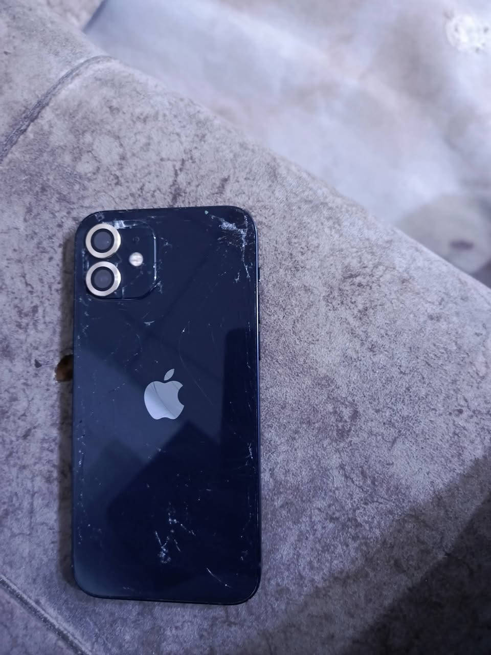 سلام عليكم ايفون 12 قافل ايكلود ابيع كوم حديد جهاز مامفتوح سعر 75الف مكان بصره كرمه علي رقم ***********
