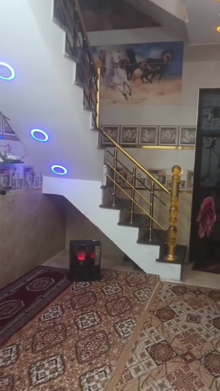 السلام عليكم .
نصف قطعه اماميه للبيع مساحة ٧٢  في اهالي قطاع سبعة قطاع (7) بناء ٢٠١٩ طابقين 

يحتوي على ثلاثة غرف نوم + استقبال + حمامات عدد [٣] 

واجهه حجر ومرور .وارضية البيت كلها مرمر .قرب شارع الفلاع 

مقابيل فرع افران الحسين قريب ع المدارس 

للستفسار الاتصال ***********
