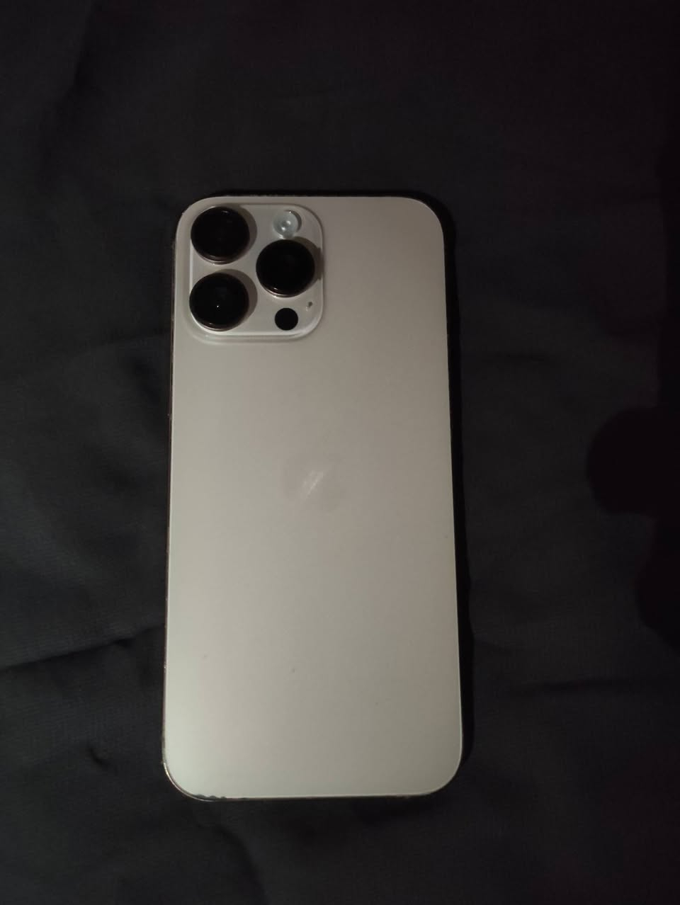 ***********ايفون 16برو ماكس جهاز مبدل شاشه وكامره وكفه كلهه فيس ايدي شغال جهاز نظيف بطاريته 95 عدد دورات 521 ذاكره 256 سعره 680
