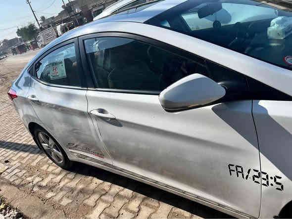 السلام عليكم ورحمة الله وبركاته 
النترا 2012.  GLS محرك 2000فول عدا البصمه نضيفه بحاله جيده جداً السعر 117. بيها مجال 
مكاني بغداد. رقمي 
***********
*********** بغداد
