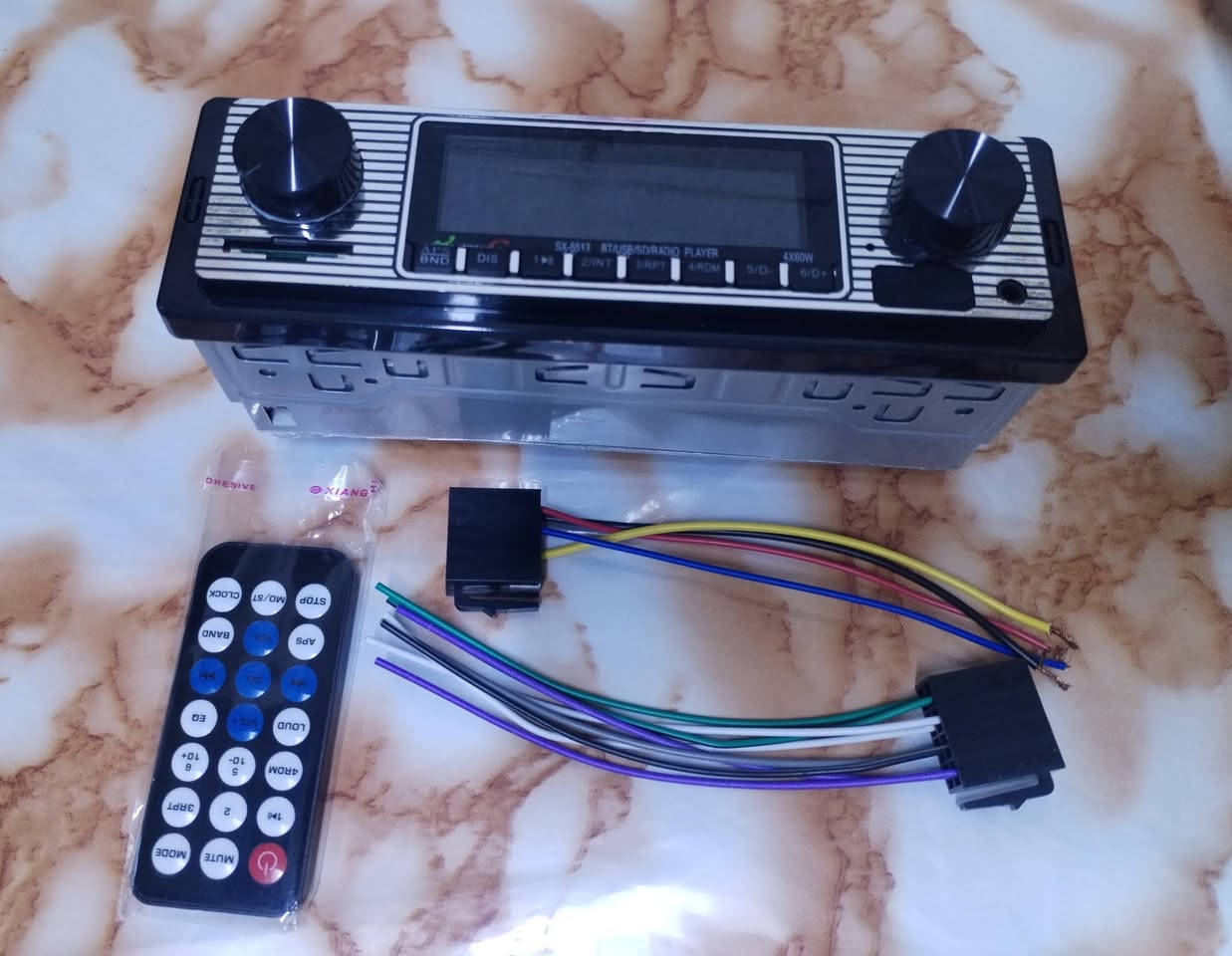 مشغل MP3 للسيارة، وتتضمن مواصفاته الرئيسية ما يلي:
قدرة خرج صوتية عالية تصل إلى 

￼

60W×460 W cross 4

60W×4

بتقنية MOSFET. 

شاشة عرض رقمية باللون الأسود. 

دعم تشغيل ملفات MP3 و WMA. 

منفذ USB وفتحة بطاقة SD/MMC. 

يأتي مع جهاز تحكم عن بعد

السعر 20 الف
توصيل بصرة ولكل المحافظات


**إذا كنت صاحب هذا الإعلان وتريد حذفه لأي سبب، رجاءا أرسل رسالة إلى الدعم الفني**