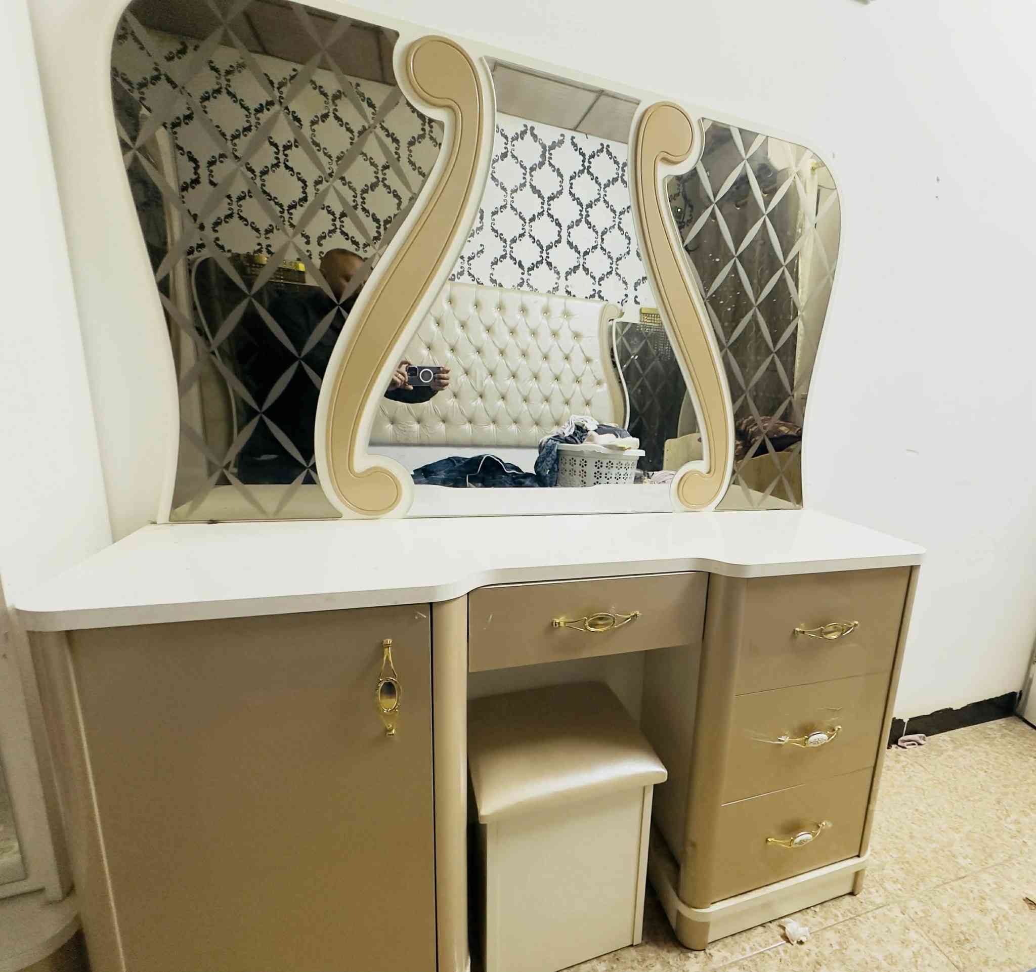 غرفه نوم تركي مستعمله شي قليل اخو الجديد ٨  قطع سعر 750  الف بيهه مجال قليل العنوان كركوك حي عدن تواصل خاص


**إذا كنت صاحب هذا الإعلان وتريد حذفه لأي سبب، رجاءا أرسل رسالة إلى الدعم الفني**