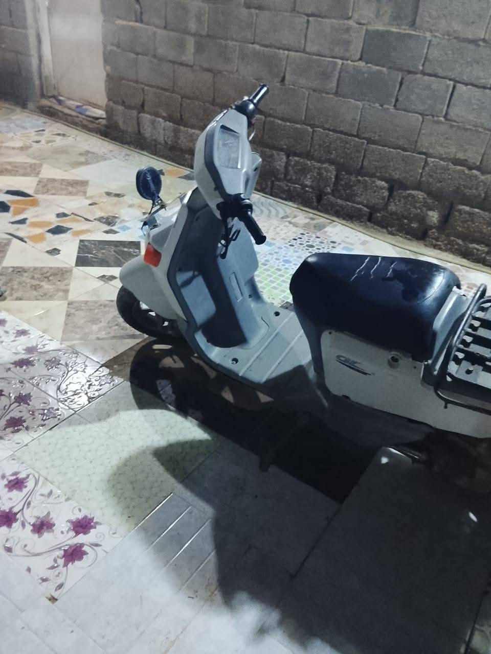 يا الله للبيع دراجه بيكم يوماها ياباني بلاديه كلها عالبلاد  مكفوله مكينه مامفتوحه  شغاله سلف و هندر كهربائيات كلها شغاله السعر 300 بيها مجال ***********
