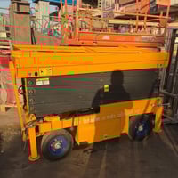 مصاعد كهربائي من 8 إلى 10 متر جديد لوك!! لل استفسار الاتصال على الرقم ...