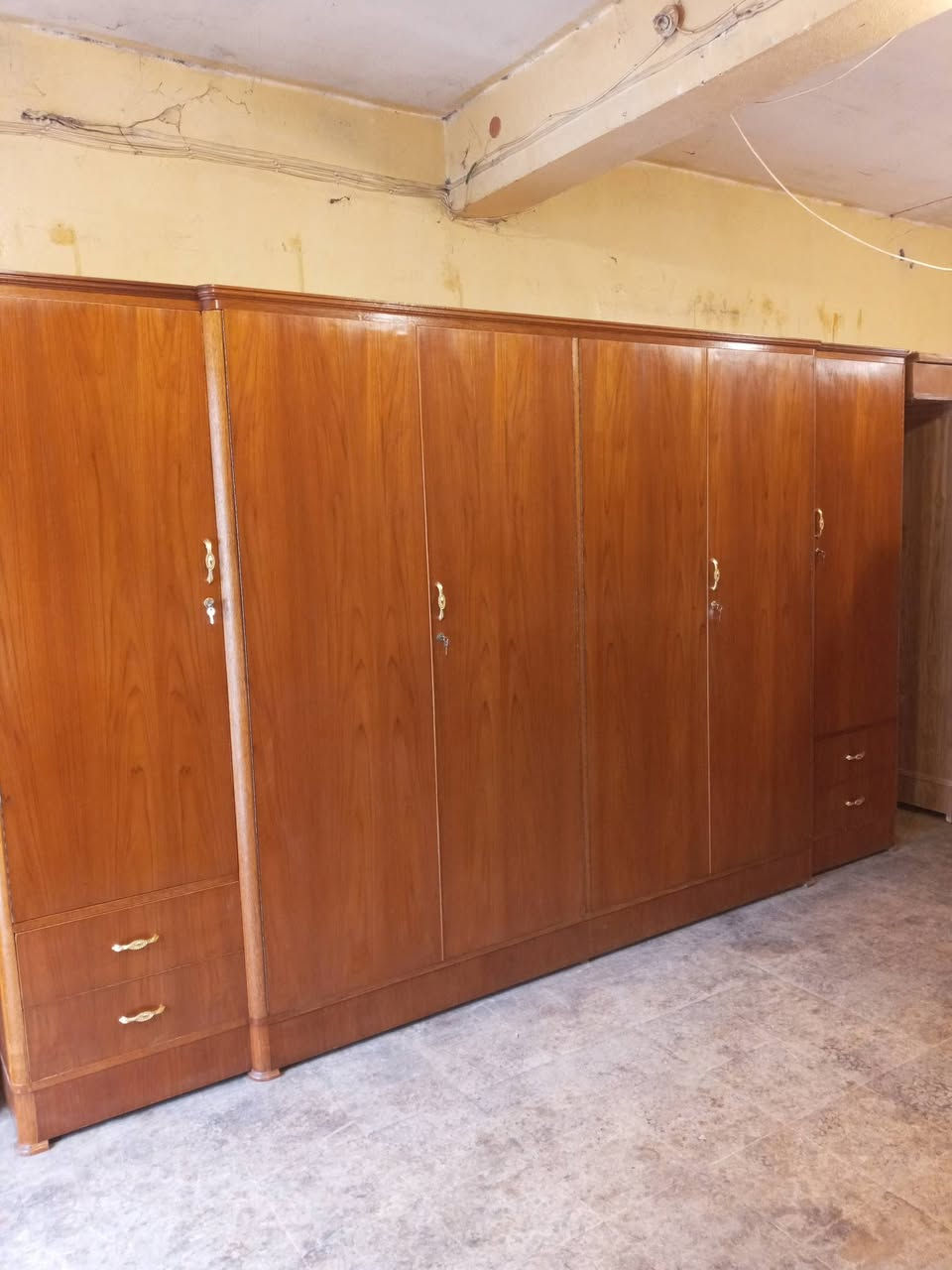 كنتور 6باب ملحق داخلي دنك 4 مجرات شغل توصي نضافه فول العنوان حي الحدباء  خلف مرطبات البحرين ت ***********
