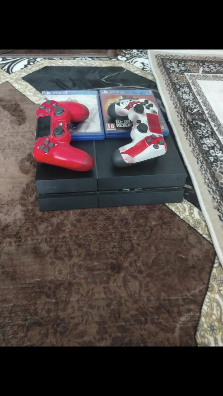 بلي 4 كامل ملحقات ذاكرة 500 وياة قرصين هدية ضمان شهر السعر 180 رقمي الواتساب ***********
