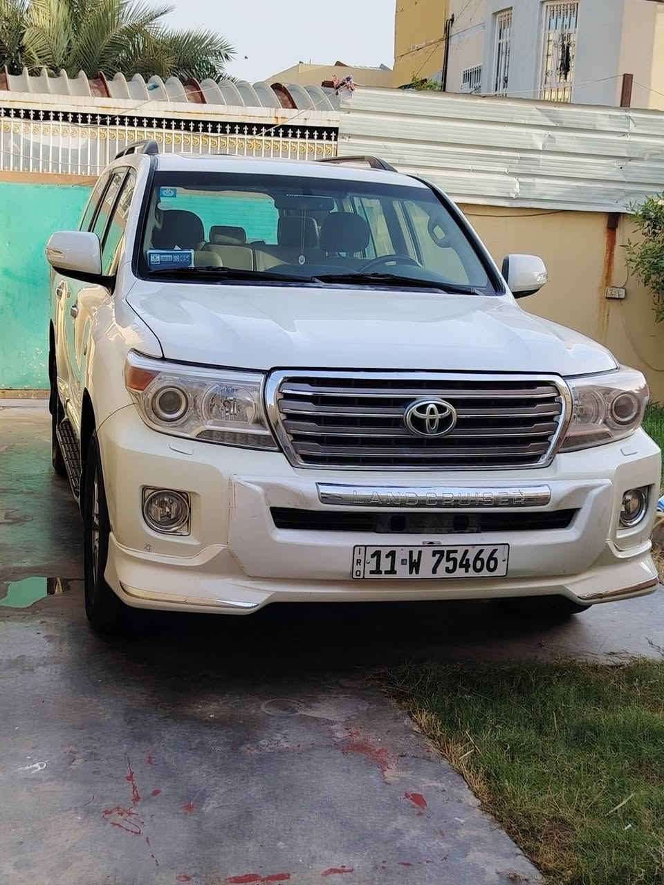 ---

*🚙 للبـــــــيع  | Toyota Land Cruiser 2010 🚙*

*المواصفات:*
- الموديل: 2010
- الحالة: مكفولة عام عدا الدعاميات - مكينة وكير على وضع الشركة 100%
- الرقم: بغداد، بإسمي مباشرة | تحويل فوري
- المواصفات: فول مواصفات عدا الكشن الكهربائي
- الإطارات: 4 تايرات جديدة
- البطارية: جديدة
- التبريد: ثلج ❄️ شغال 100%
- الحدادية: جيدة ونظيفة
- الصبغ: وكالة عدا الدعاميات

*المكان:* النجف الأشرف  
*السعر:* للجادين فقط، السعر على الخاص والمفاصلة بالمعقول

*ملاحظة:* السيارة نظيفة وما تحتاج صرف دينار، جاهزة للاستخدام مباشرة

للاستفسار والصور الإضافية: تواصل خاص

الاتصال للجادين فقط
***********
***********
