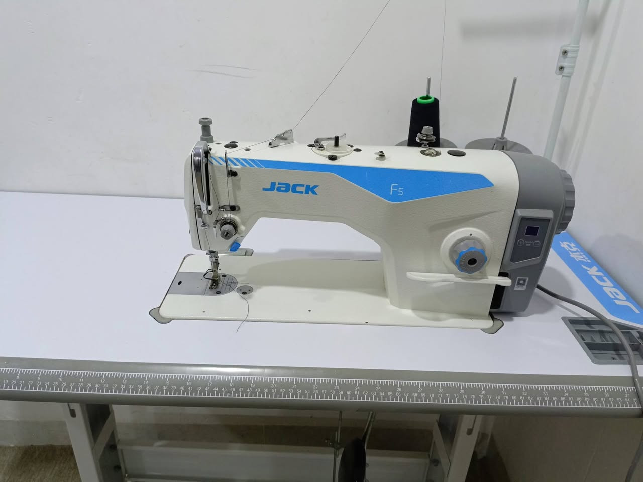 ماكينة خياطة جاك اصلي (Jack F5) للبيع بحالة ممتازة 🧵
للبيع ماكينة خياطة نوع Jack F5، الماكينة بحالة الوكالة وشبه جديدة.
فترة الاستخدام: 7 أشهر فقط
طبيعة الاستخدام: استخدام منزلي خفيف جداً
حالة الماكينة: نظيفة جداً وخالية من أي عيوب
سبب البيع: عدم التفرغ والانشغال خارج المنزل
💰 السعر: 350 ألف دينار (بيها مجال كلش قوي وما نقصر وية الشراي الجاد واليتصل وما يكون خاطره إلا طيب)
📍 العنوان: دهوك - ماسيكي - شارع 20.
📞 للتواصل والاستفسار (واتساب): ***********
