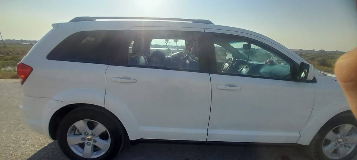 السلام عليكم دوج جورني موديل 2013 وارد امريكي محرك 4 سلندر 7 راكم الون ابيض رقم انكليزي سنويه تنتهي ب 2030  باتري جديد تخم تأثير جديد السعر 115$
اتصل ***********
