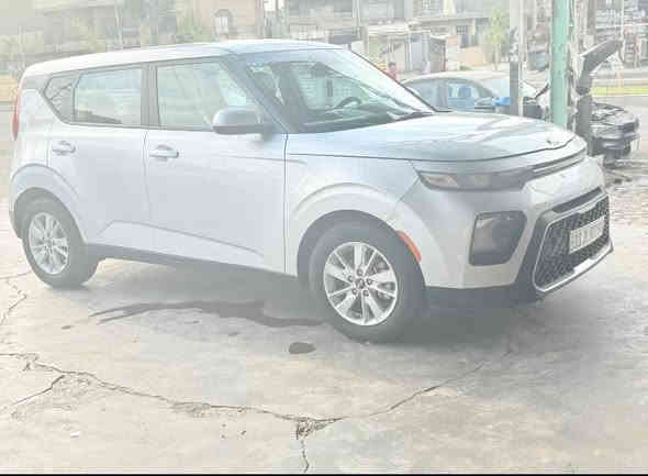 كيا صول 2020 للبيع
لون سلفر محرك 2000 دوش  رقم بغداد الدولي
سنوية ب اسمي 
مواصفاتها :
كاميرا
شاشه
توقف ذاتي  امامي خلفي
مثبت سرعة
تحكمات ستيرن جهتين
ابل كار بلاي 
منافذ USB
وضعية قيادة عادي+سبورت
وباقي المواصفات المعروفة عدا الفتحة والبصمة
گير ومكينة خير من الله مكفولة مكينه طابوكه جديده 
تبريد ثلج 
السعر 115 وبيها مجال جدآ بسيط 
مكاني بغداد الكرخ
***********
