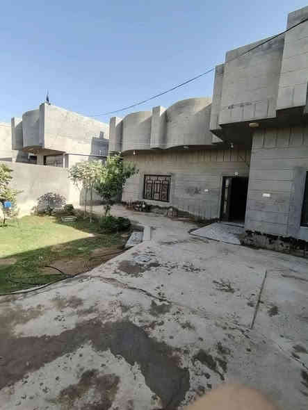 سلام عليكم 
بيت للبيع المساحه 400/ متر 
طابو زراعي سند 25 الموقع قرب شريف بنت الحسن يبعد عن شريف 200/ م الموقع جدا راقي 
للاستفسار 
الشراي يتفضل *********** خاص جنس العقار سند ٢٥
