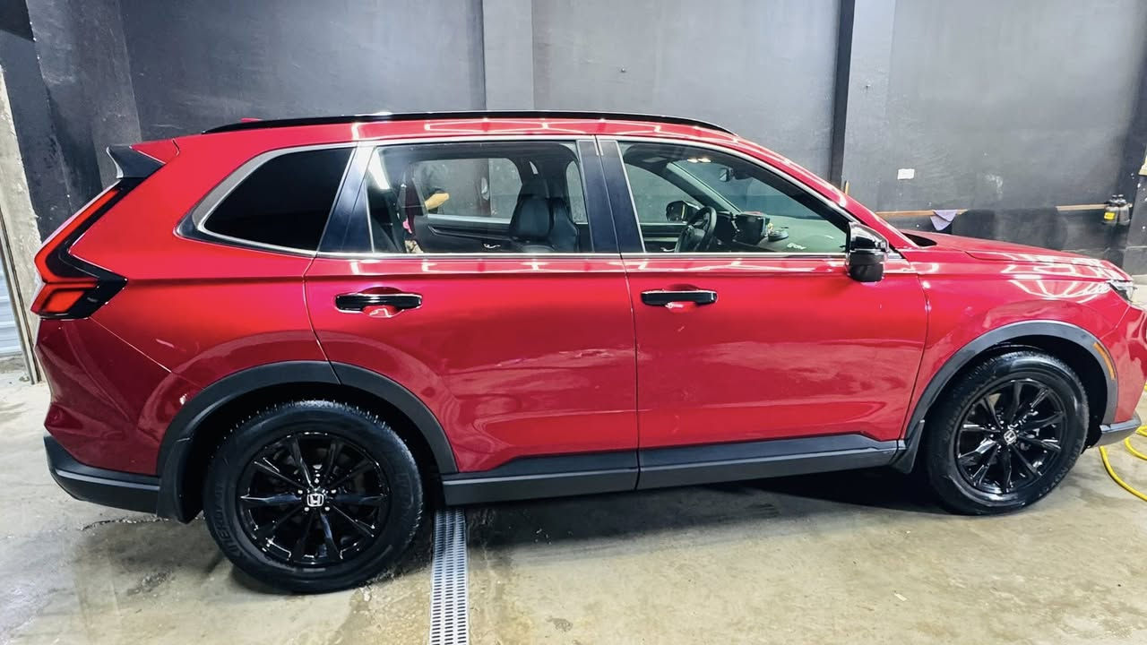 مراوس بدورنكو حادث خفيف فقط
من موديل 2021 وفوك 
هوندا CRV Sport L 2024 فول 
ضررها موضح بالصور بارد فقط بدون صبغ 
*********** - ***********
