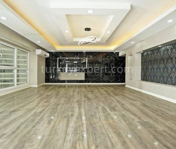 🏡 شقة للإيجار – الكرادة داخل
📍 الموقع: الكرادة داخل قرب حلويات أبو رافل

✨ تفاصيل الشقة:
• غرفتين نوم
• صالة مريحة
• مطبخ (حار وبارد)
• صحيات حديثة
• بناء حديث 2026 – زيرو غير مسكونة
• الطابق الثاني

🏢 مميزات إضافية:
✔️ البناية تحتوي على شقتين فقط (هدوء وخصوصية)
✔️ مخزن خاص لكل شقة بمساحة 15 م² في الطابق العلوي

📞 للتواصل والاستفسار:
اتصال أو واتساب
📱 ***********

📍 أو زيارة مكتبنا:
مكتب المهندس للخدمات العقارية
الكرادة داخل – قرب مجمع الليث

🔹 نستقبل جميع العروض:
بيع • شراء • إيجار • تصميم • ترميم

✨ فرصة مميزة للسكن بموقع راقٍ في قلب الكرادة
