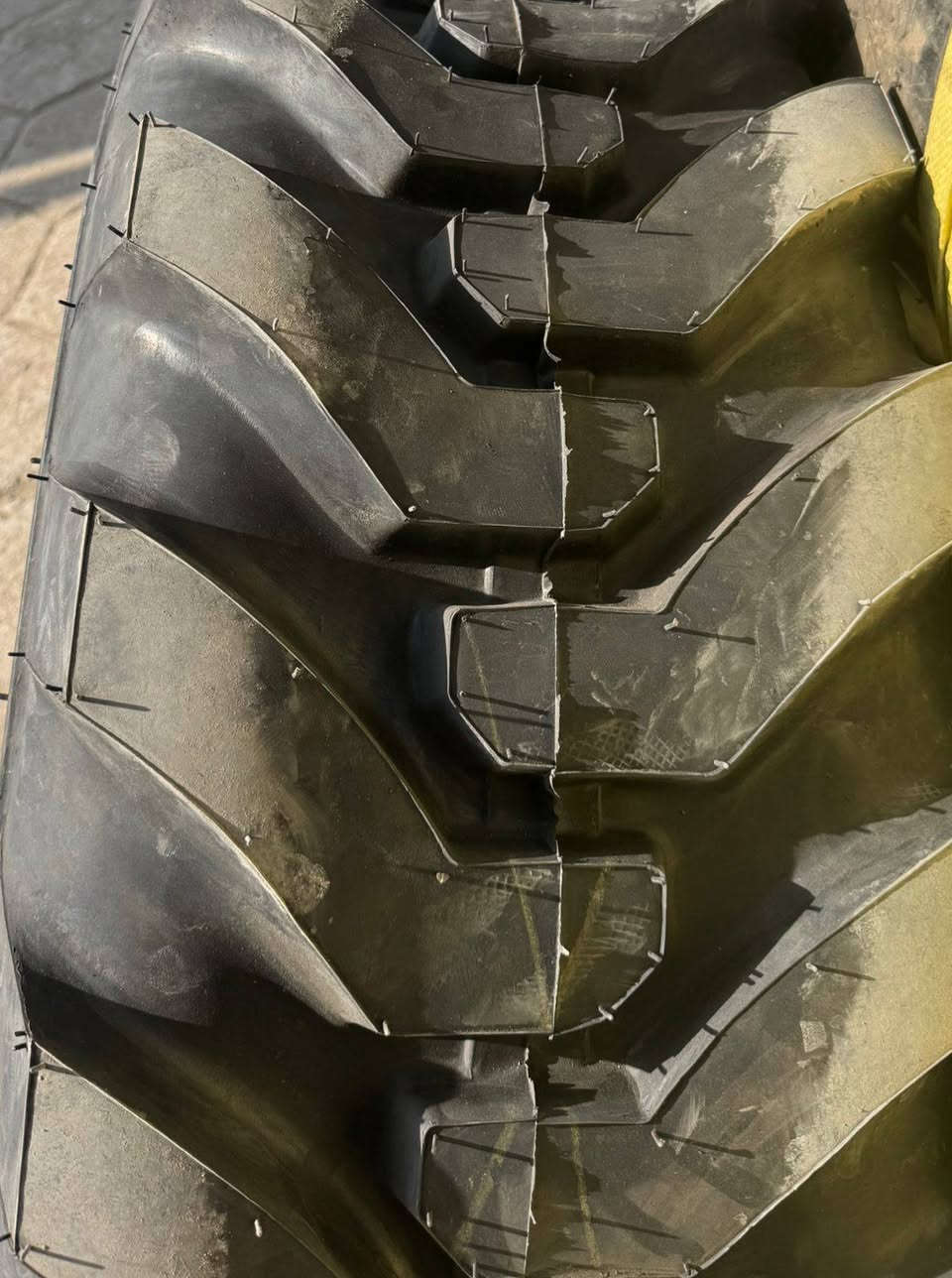 السلام عليكم تعلن شركة لولوة الشارقة الاطارات هايلوكس كفاة عالية جودة الاطارات الزراعية ماركات التركية الهندية جميع قياسات العنوان بغداد مجمع مشن يوجد توصيل جميع محافظات لتواصل ***********
