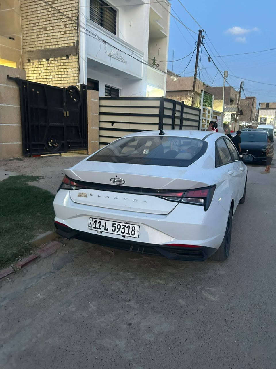 سلام عليكم النترا لبيع تجميع صيني الموديل 2023 بيه بس بارد قليل السياره خير من الله على يدي 
*********** السعر 130
مكان بغداد البياع تقاطع الدرويش
