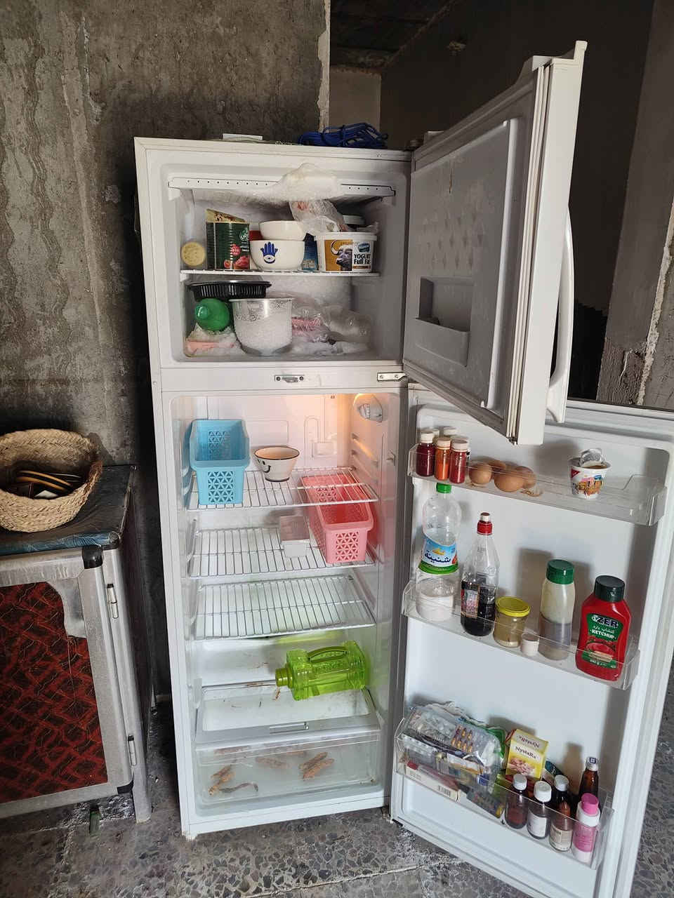 سلام عليكم اخوان ثلاجة للبيع كلش نضيفة سعرهة 300وبيهة مجال
***********واتساب موجود الخاص مفتوح
