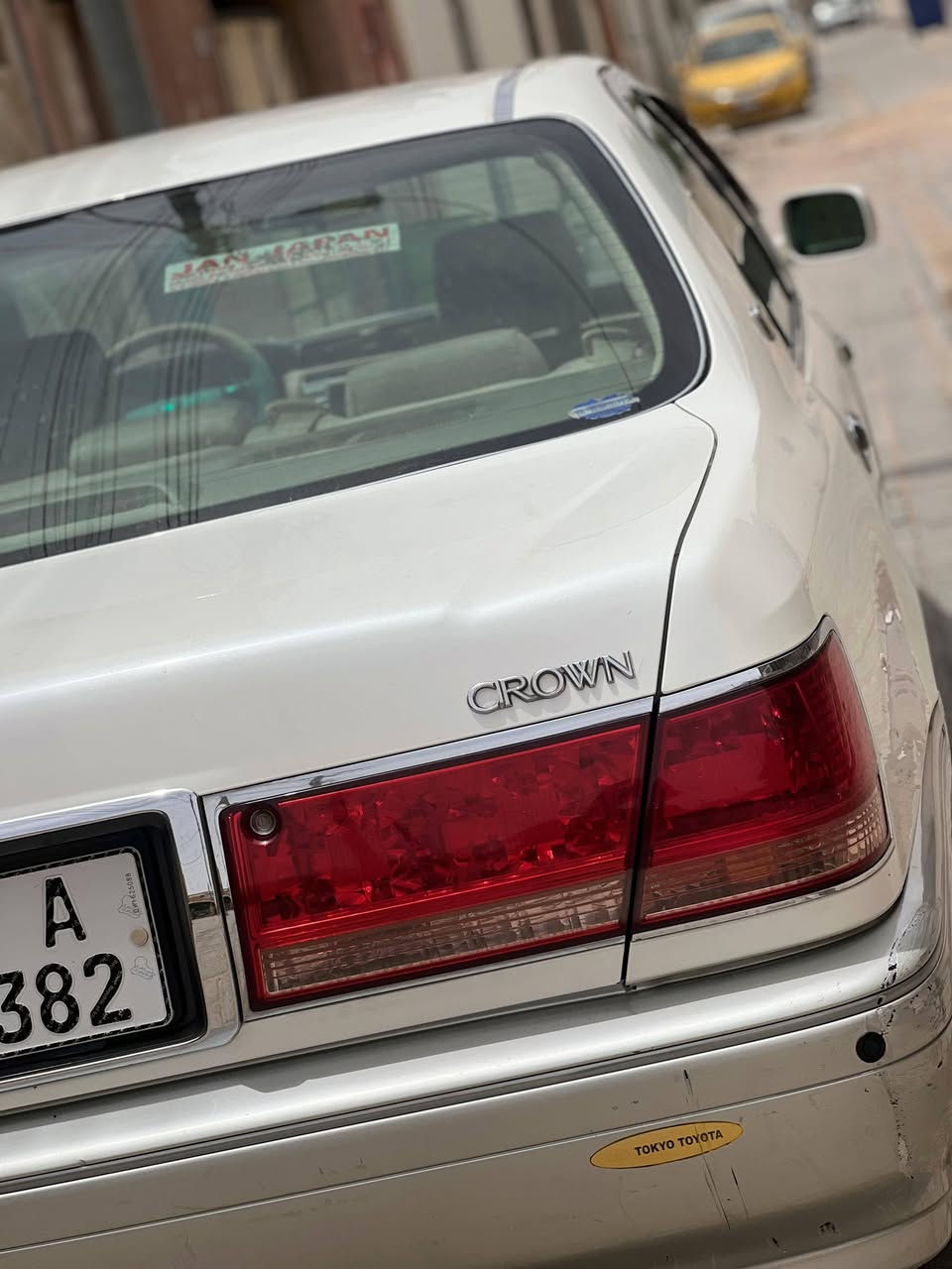 السلام عليكم اخوان 
تويوتا كراون/ رويال صالون / موديل2002
الجيل الحادي عشر (S170)
المكينه / 4000v 
رقم بصره راعيه موجود ويريد تحويل
سنويه لنهاية 2027 
انتباه
انتباه
انتباه
(كفاله من الكص والنقل والترميز ) 
تبريد شغال ثلج خلفي وأمامي 
حداديه تخبل طووبه

السعر ،،،،،،،،،، ( 140$) وبيه مجال  
 تجي تفحص وتقتنع وتشلع عيوني وتدلل 
مكاني الجمهوريه 
***********
