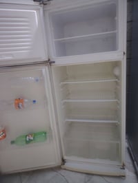 ثلاجة للبيع 100 الف وبيها مجال 07512297384