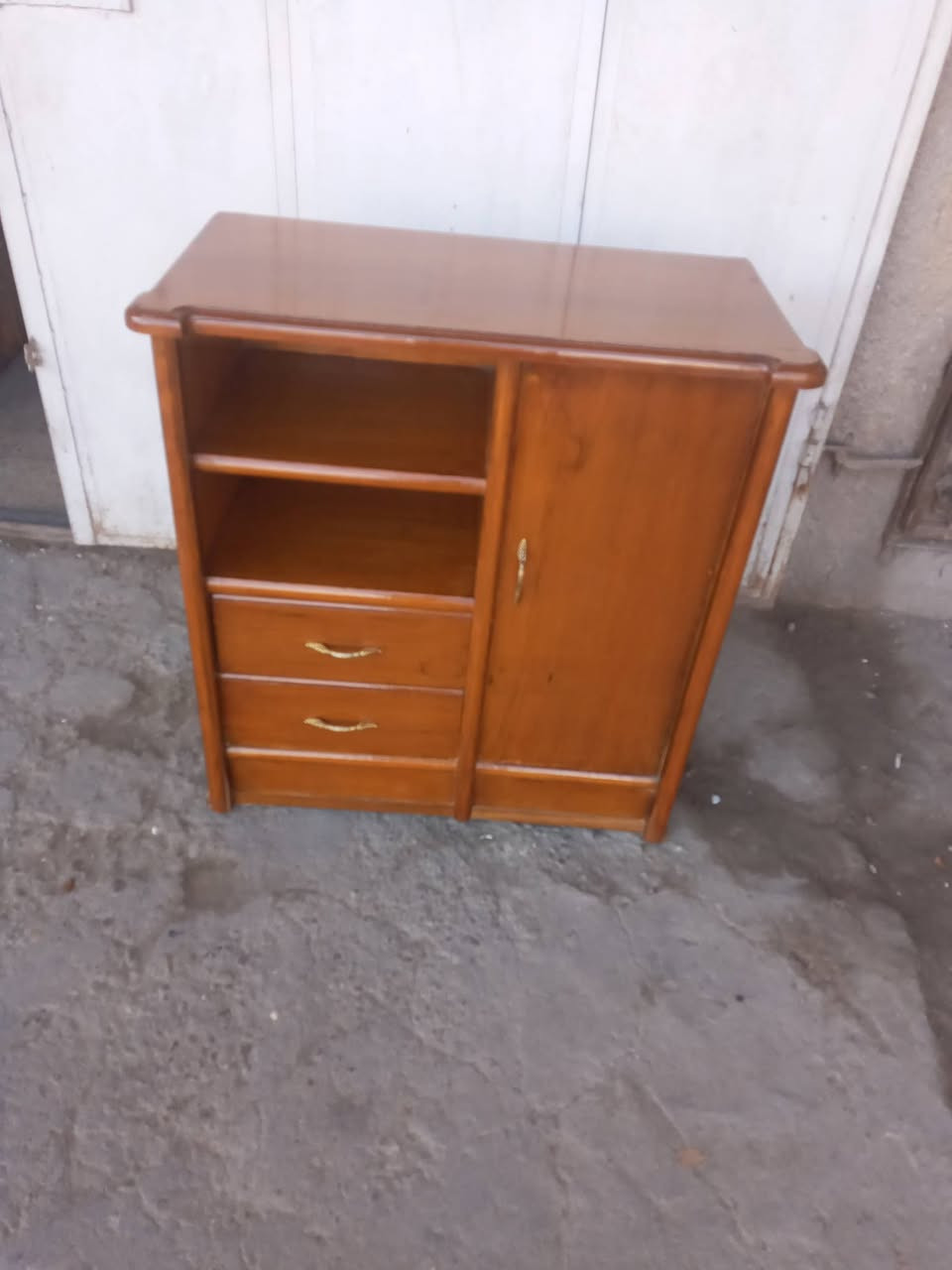 كومدي صاج تزكام مستعمل ارتفاع 84 سم عرض 80 سم عمق 40 سم السعر 50 وبي مجال العنوان بغداد حي الإعلام الشباب نهاية شارع سوق اميمه  صيدلية نور الشباب قرب النادي التجاري  موبايل عراقنا وتساب بي 
*********** 
***********

يوجد توصيل غير مجاني داخل بغداد فقط
