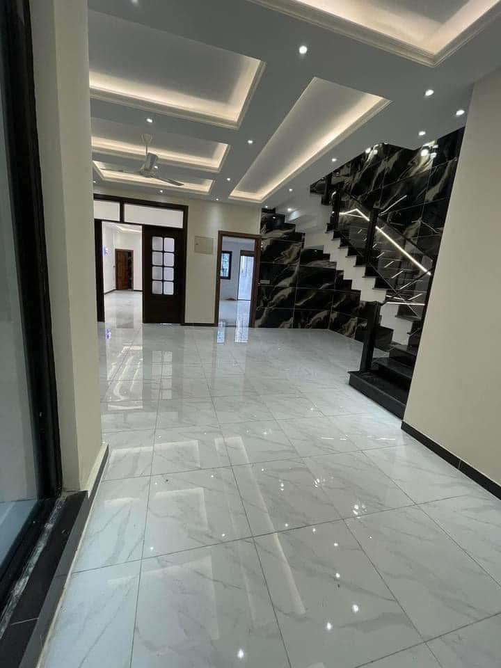 💢 دار حديث 2024  سند مستقل للبيع في الكرادة💢
📍 العنوان : الكرادة محلة 903 قرب كنيسة الارمن 

🔻 المساحة : 266 م

🔺 الواجهة : 8 م   

💢 سند مستقل

🔸المحتويات : 6 غرف نوم (نظام سويت) - غرفة خدامة - صالة كبيرة جداً - هول داخل - مطبخ - مجموعات صحية + حمام ضيوف - كراج - حديقة

▪️جودة البناء جداً عالية وبمواصفات حديثة  

💲السعر : عند الاتصال او حضورياً   

🔷للاستفسار الاتصال على 

*********** ☎️

*********** ☎️

💢شركة عصر حمورابي للاستثمار والتطوير العقاري 💢

📌عنوان الشركة : الكرادة - شارع العطار 

▪️الشركة مجازة رسمياً ▪️

✅نستقبل جميع العروض والطلبات العقارية ✅
