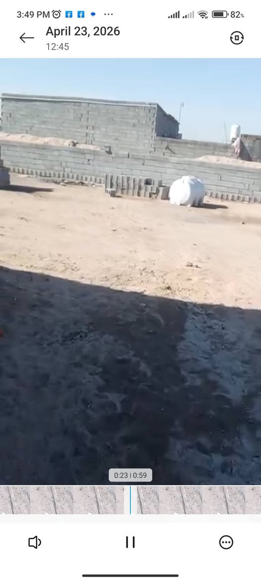 قطعه ارض مسيجه ومحدوله ٦٠٠ متر  وهاي الدخله من ضمن القطعه يعني شلون كراج معزول تصير كلش حلوه ومرتبه 
البصرة _ الزبير _ المكصب مقابيل سنتر الزاير 
السعر ١٥ مليون وبيها مجال، بيع مستعجل  
*********** البصرة, العراق

