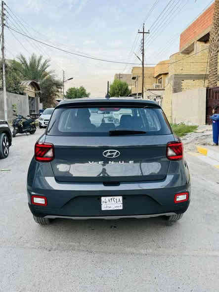 للبيع هونداي فينو موديل 24 دخول جديد باسمي تحويل مباشر 
مواصفاته 
رادار امامي 
محرك 1600 دبل نوزل تنفس طبيعي ماشيا جدا قليل اخت الزيرو ((2000)) بالكيلو 
فول تحكم استيرن 
ثلاث وظعيات قيادة 
تو ويل 
كيجات ديجيتال
كشنات مخمل تدفئة 
اشاير بالمري 
وباقي المواصفات معروفة 
((حادثها حافة البونيد فقط السيارة ليبل واحد بدون تبديل اي قطعة ايرباك دركة فقط تبريد كير محرك صدر كهربائيات مكفولة شرط الفحص)) 
السعر ب 120 ورقة وبيه مجال بسيط مكان السيارة بغداد قرب هايبر ماركت حي العامل للاستفسار الاتصال *********** بغداد
