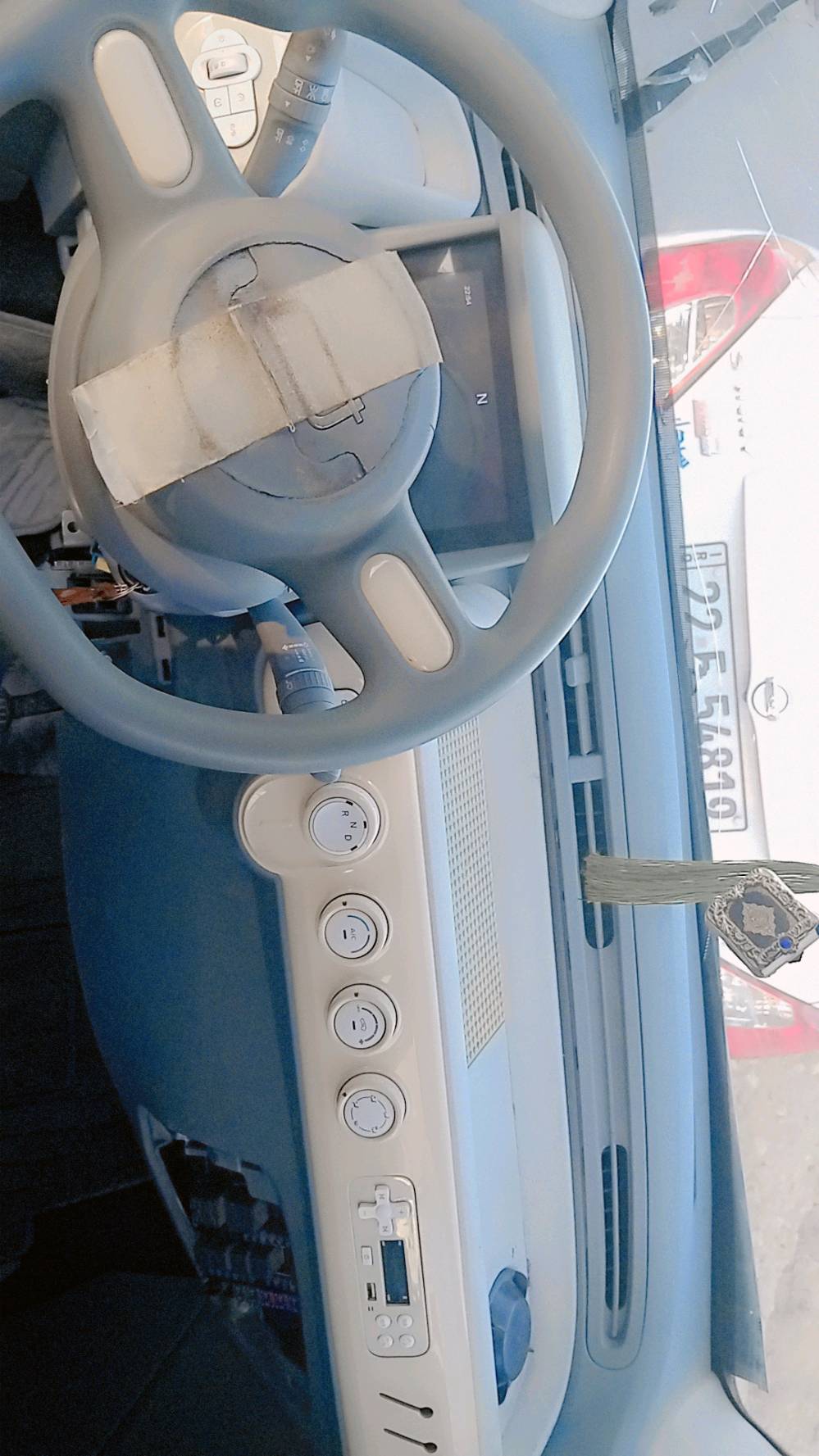 السلام عليكم 
بيستون بوني سيارة كهربائيه بالكامل(( الصيني)) 
وليس العراقيه((من الوكاله مجموعة الصادق بالجادريه))
موديل 2024 رقم بغداد بيها حادث بجم ع حادثها 
اني ماخذه(( قسط )) باقي عليها 10اشهر  اني اسدد
1- الشحنه الكامله تمشي 175 كيلومتر 
2-مقاعد عدد 4 نفرات گير اوتوماتيك
3-تبريد ثلج بس نقص غاز 
4-مسجل usb بلوتوث راديو
5- السياره ضمان 5 سنوات ضمان كلشي بالسياره
سيارة ماشيه 17000 كيلومتر
للاستفسار ***********
السعر 40ورقه وبيها مجال 
وبلعراقي 6ملاين وبيها مجال
مكاني بياع حي العامل و شرطه الخامسه