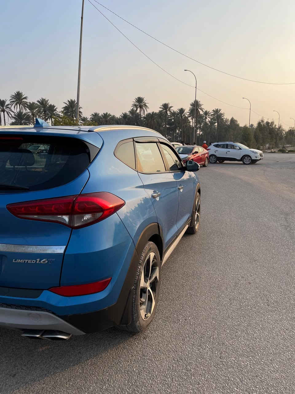 السلام عليكم ورحمة الله وبركاته
توكسان امريكي للبيع موديل 2017 
اللون جويتي 
شاشه كبيره 
تبريد بيانو 
رادار جانبي 
جنطه كهرباء 
جلد اسود بلاد 
كشن كهربائي بلاد 
تدفئه كشنات 
بصمه تشغيل وبصمه ابواب وجنطه 
مثبت  سرعه 
كيلو متر ٨٠ الف  mi  
سياره كلين بدون حادث 
دعاميه أماميه فقط بدون قطره صبغ 
العنوان بابل الحله 
السعر ١٤٨$ وبيه مجال بسيط
رقم الهاتف ***********
