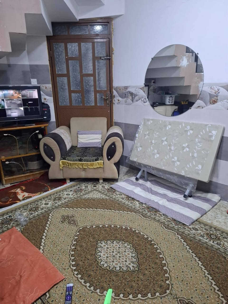 دار للبيع
مساحه 102متر
واجها 7 متر
طابقين
الموقع مشيرفه الثانيه
قرب مدرسة مهدي الحضاره
***********
***********
