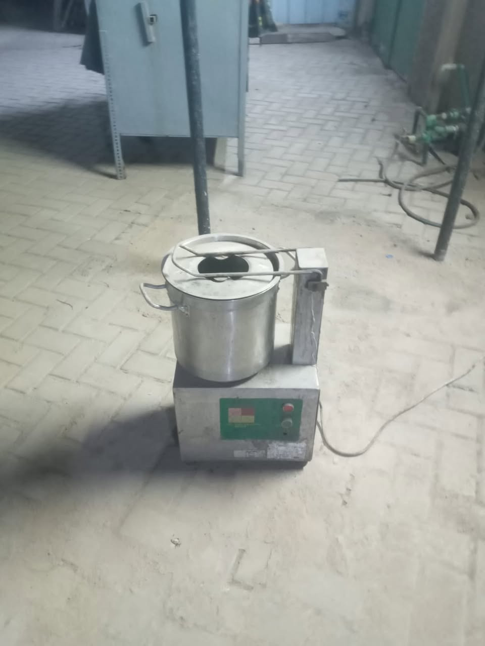 خلاط حمص +صلصات
شغال فول الفول
السعر 225
مكان مدينه الصدر
لاتصال على الرقم 
***********
