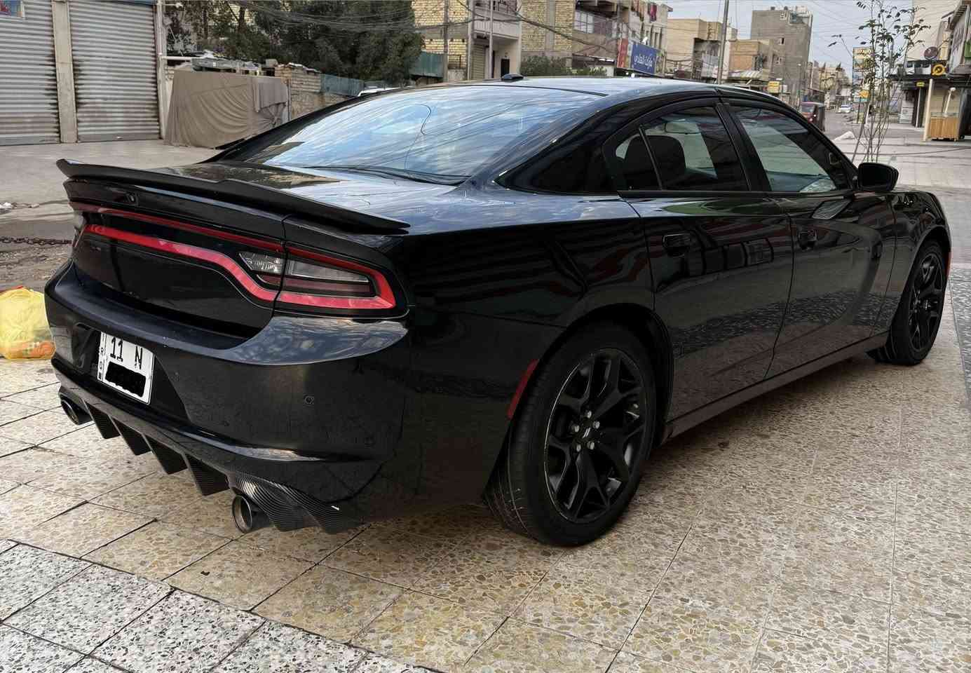 السلام عليكم
جارجر بلاك توب  (موديل 2020)  أصل 

حادثها قبغ جنطة والجاملغ الخلفي تصليح بدون گص  و بالسائق والخلفي كلير من امريكا فقط بدون ايرباك والسونار بالمنشور 

‎لون اسود ملكي
‎ 
فول مواصفات عدا الفتحه

‎سياره جديده اي نقص ما بيهه ابد

تخم تاير جديد 

داخلها  اسود كشنات مخمل
 
 
سيارة ماشيه  100 mi

‎سياره جديده بمعنى الكلمه

‎رقم بغداد تحويل ثاني يوم
كلشي جديد هزه و رقم جديد

‎المحرك : V6. 3.6L .

‎المواصفات :

*   جناح خلفي 

*   مصابيح أمامية زنون .

*   كشافات الضباب زنون .

*   المصابيح الأمامية LED .

*   حساسات خلفية

*   شاشه وسط مع نظام

* ⁠ملاحة نفكيشن GPS .

*   سستم صوت الپاين .

*   مقاعد أمامية كهربائية 

*   تشغيل عن بعد .

*   محدد سرعة .

*   تلفون بلوتوث .

*   كاميرا خلفية .

*   مرايا متحسسة للاضاءة العالية .

* ⁠هيتر بل مري

* ⁠ردارات جانبيه نقطه عمياء بل مري

*   دخول ذكي (بصمة))

* ⁠* ⁠مكان بغداد العبيدي

* ⁠السعر  196 وبيها مجال 

للاستفسار ***********
