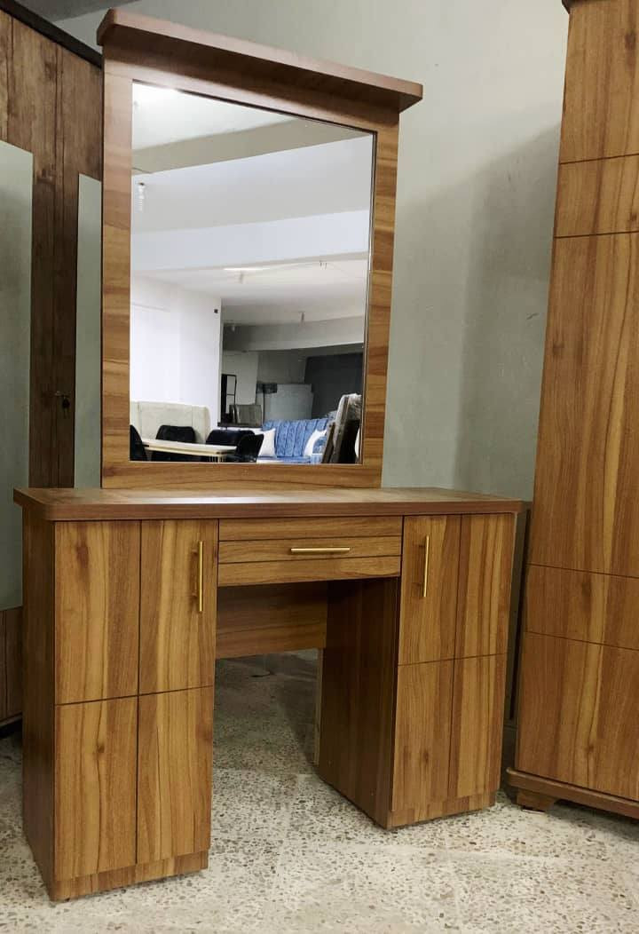 للبيع غرفه نوم كامله 
غرفة نوم كاملة خشب لمايكا ملمين حراري اجنبي خزانة ست ابواب فتح 240 سم 
تخت مجوز 160×200
كمدينات عدد 2
بيرو تسريحة 
سعر بتعاليق تواصل


**إذا كنت صاحب هذا الإعلان وتريد حذفه لأي سبب، رجاءا أرسل رسالة إلى الدعم الفني**