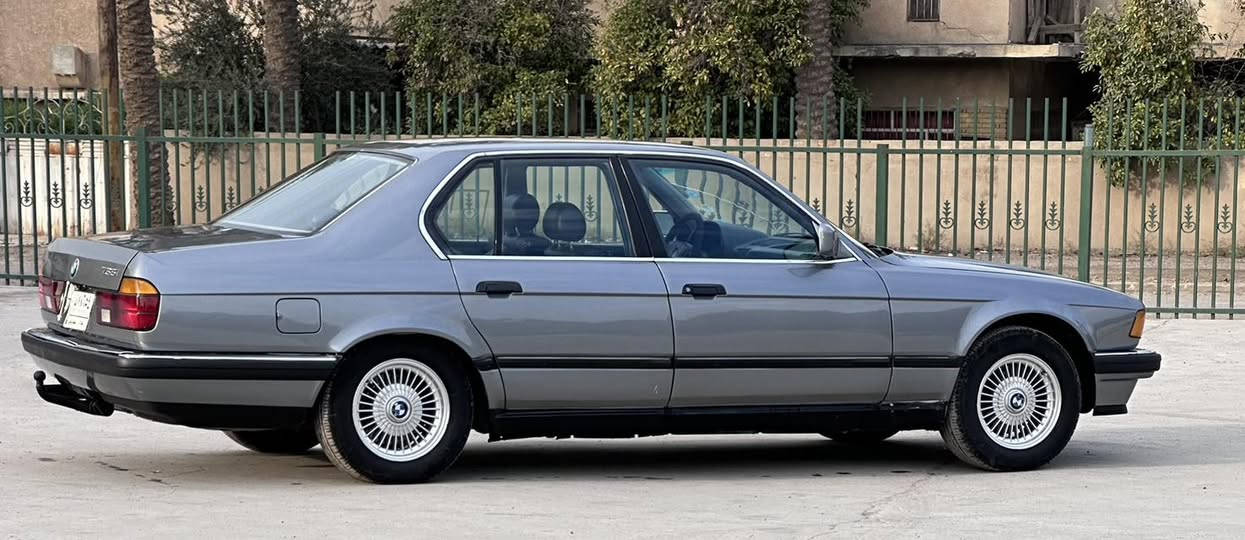 للبيع بي ام دبليو حجم 735 موديل 1991 اصل
سياره تعمير جديد كلشي بيها جديد وشرط الفحص

صبغ عام درجه اولى ميه بل ميه مواد كلها دبير اصلي

السياره شرط مكفوله من اي ضربه او تبديل او خياس

محرك بلادي مكفول كير اوتماتيك مكفول جديد

صدرين جدد تخم تاير جديد ويل كب شعاع اصلي 

داخل جديد برغي نقص ماكو بيها وكلشي بي شغال 

كهربائيات كلها شغاله واير جطل ما بيها كلوب طافي ماكو

كماليتها كلشي بيها اصلي بك لايت سكن لايت كله حاويه 

 سياره الله شاهد مال بيت وبل خير علي صير من نصيبه 

السعر 65 ورقه وبي مجال للشراي العنوان بغداد حي الجامعه 

او مراوس حسب الرغبه للستفسار اتصل 

***********
