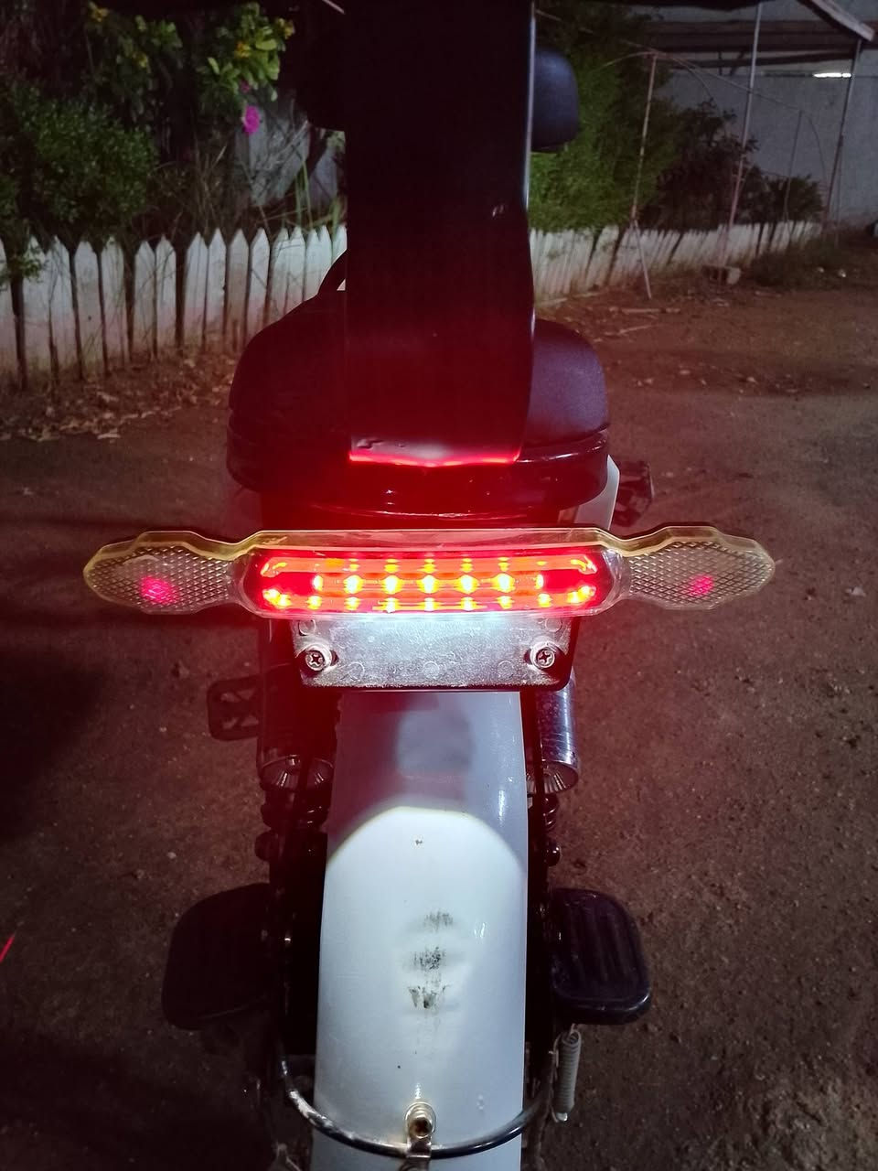 بايسكل شحن عادي جديد 2024مواصفات اشاير امامي خلفي بكلايت خلفي لايت امامي دبل اشاره بصمه وسويج وشاحنه يمشي 60 يمشي 50 كيلو حقيقي تايرات جددكفرات هورن قوي دبلات شغاله بايسكل جديد السعر 300الف وبي مجال جداً عنوان كربلاء باب طوريج الاستفسار الاتصال رقم ***********
