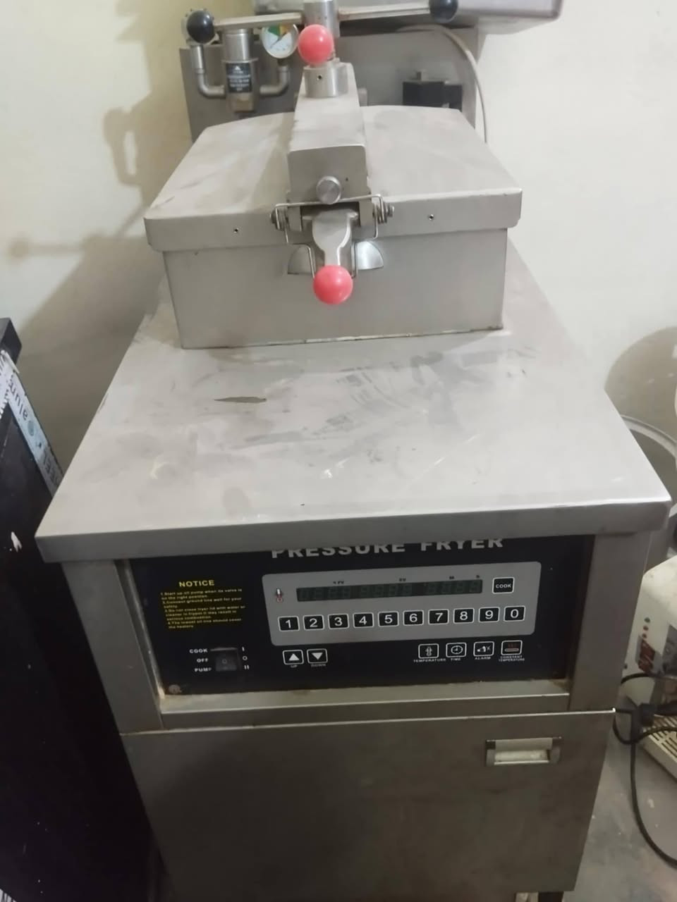 السلام عليكم 

غراض مطعم نظيفات جدا 

عجانه ستيل نظيفه جدا منشاه ايراني

شوايه كص نظيفه جدا 6عيون

كدر كنتاكي نظيف جدا وشغال 

***********
***********

اتصل على الرقم فقط
