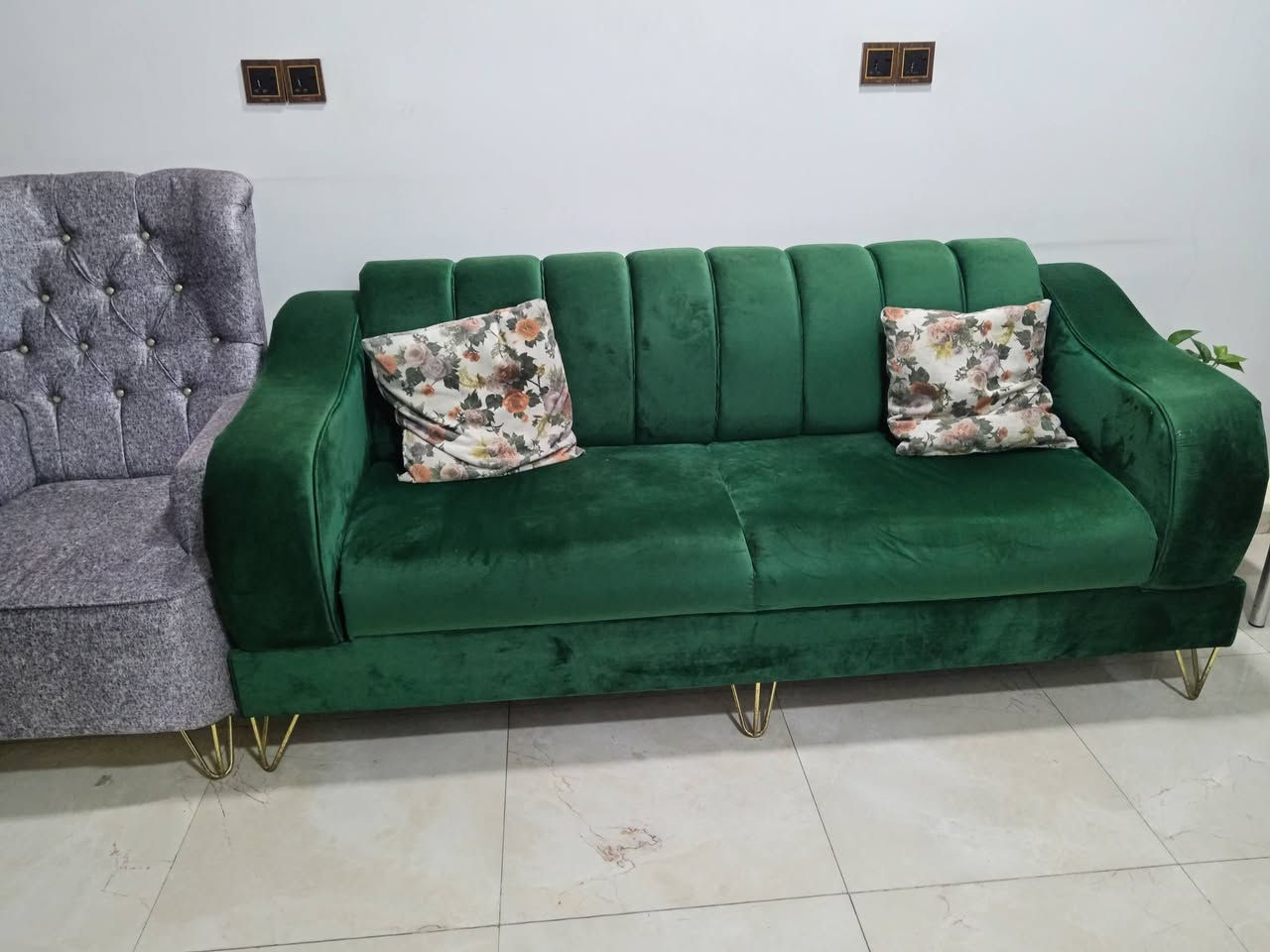 طخم للبيع القنفات ٨ مقعد  نظيف جدا وكرسي واحد فقط مكسورة الرجل مالته   واليده مال قنفة وحدة  نازلة
بغداد/ بالرصافة
  السعر ٥٠٠ وبيها مجال


**إذا كنت صاحب هذا الإعلان وتريد حذفه لأي سبب، رجاءا أرسل رسالة إلى الدعم الفني**