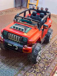 سيارة أطفال • حجم كبير • بطارية تحتاج شحن