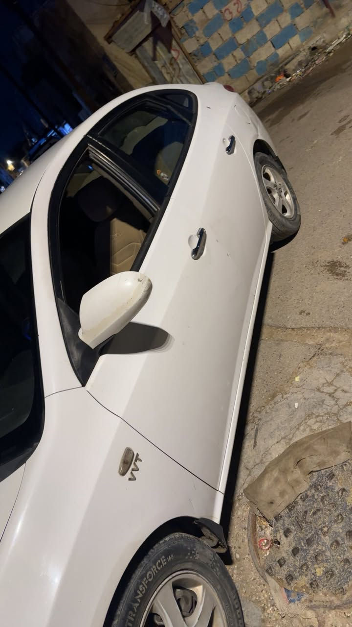 افانتي 1600
2007
نقصها صدر امامي وماصدات وداعميه فقط 
تكم مال الباب الجوه مصبوغات ثنينهن وبيها جاملغ خلفي 
80وبيها مجال قليل مكاني بغداد الزعفرانيه 
كير ومحرك مكفولات 
***********
