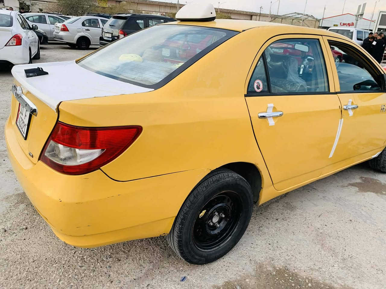 السلام عليكم سياره بي واي دي للبيع موديل ١١ سياره بيها صبق نص جامرك الكدام والباقي كفاله سيارة حيل حلوه صدر جديد تايرات جدد محرك بل شرط كير شرط سنويه جديده دواخلها جديده دفتر بانزين  كهربايت كلها شقاله السعر ٤٨ أو بيها مجال الشراي ينتصل عل رقم *********** مكاني كركوك باجوان
