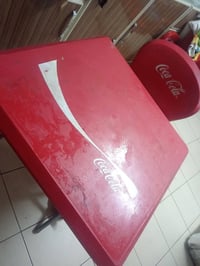 طاولة • ٣ كراسي