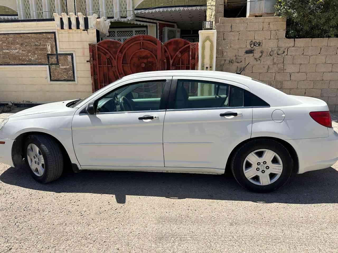سلام عليكم سيارة للبيع نوع سي 200 سيارة جاهزة علة اخر شي ترايك وين ما تريد تدفئة تبريد فول سيارة نضيفة كلش مال بيت وال شراي سعر77 بيها مجال شي قليل رقم الهاتف ***********
