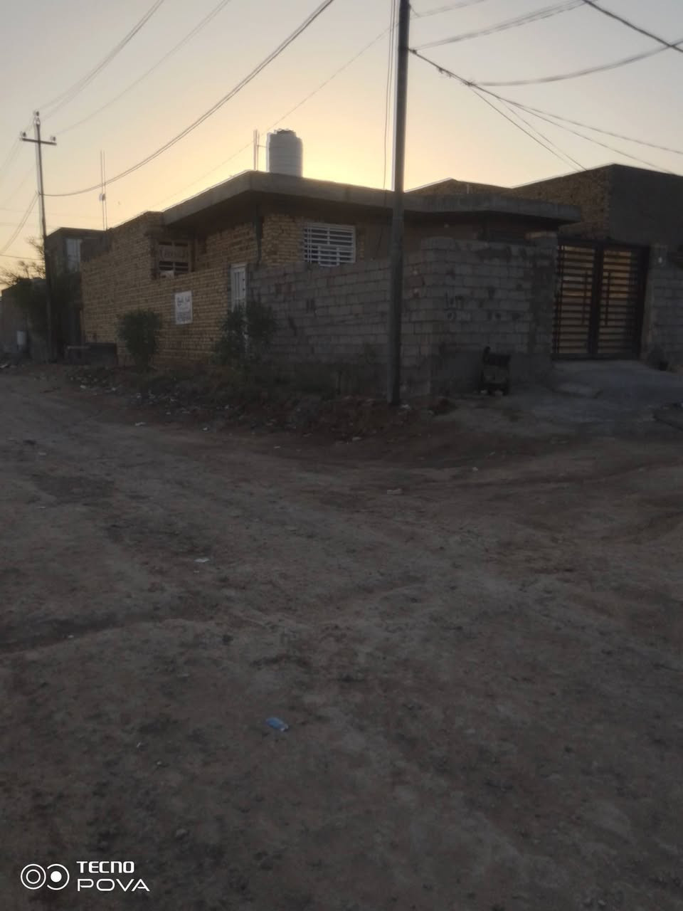 سلام عليكم عندي بيت للبيع مساحه 205 موقع نزلت شارع معمل الغاز من جهت شارع نجف ديوانية يم الحي ميكانيك تعبر حي ميكانيك 10 أمتار بيت ركن يبعد عن شارع العام الي هوه شارع معمل تبليط أقل من 10 أمتار ويبعد عن عن شارع نجف ديوانيه تقريب بل 250متر إلى 300 الي هوه طريق زورا نزلت بيت تكون يم جسر مشاه يم معارض سيارات على ايدك اليمنه ***********/*********** لاستفسار
